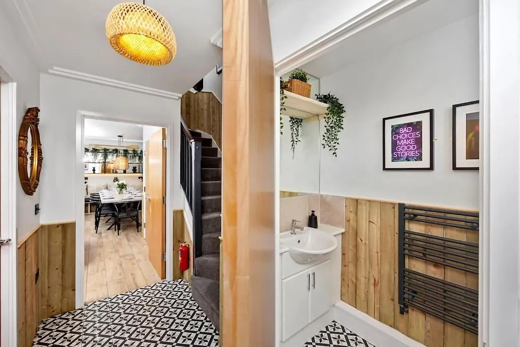 Central 3 Bed Flat Close To Brighton Pavilion And Marina